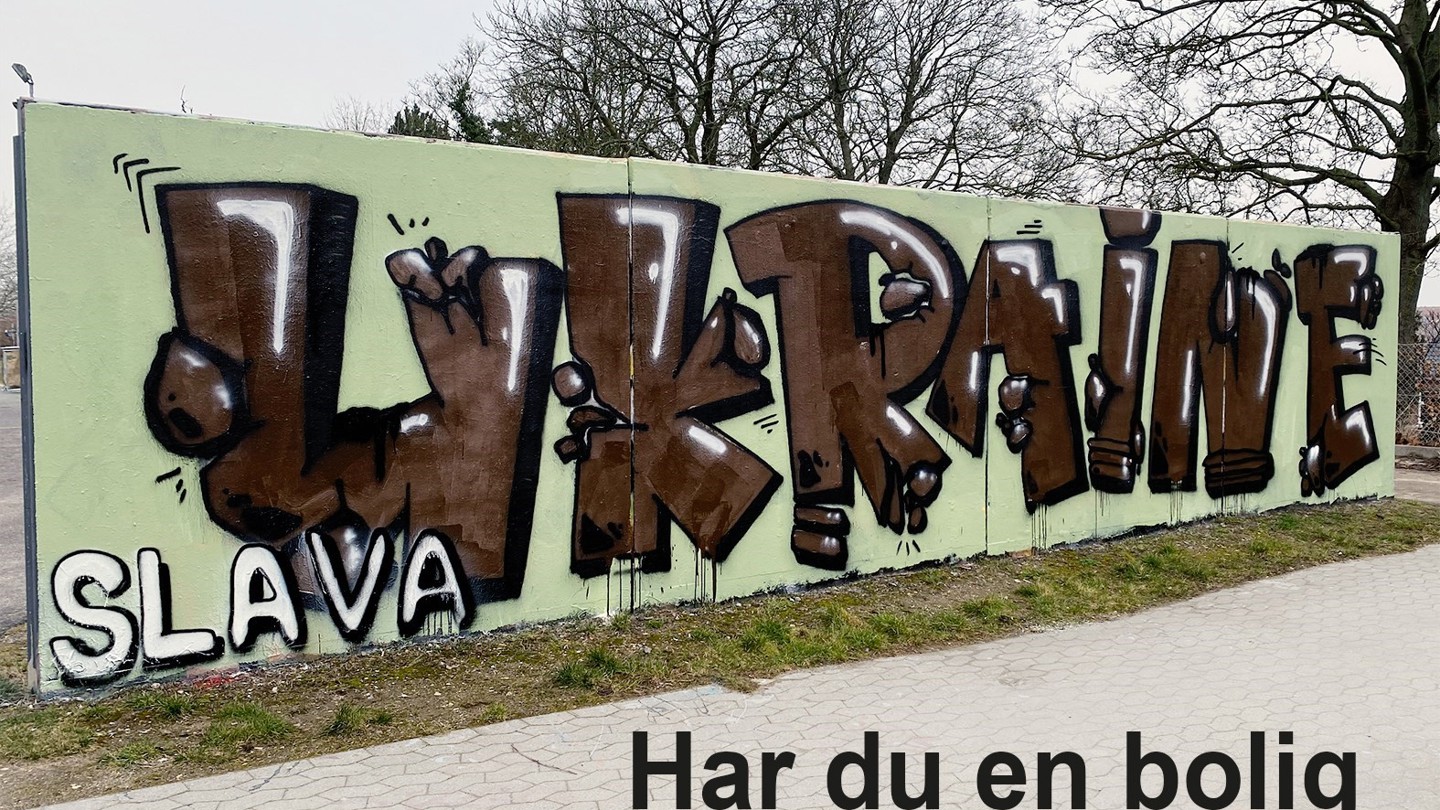 Grafitti - ordet Ukraine: Tekst spørger - Har du en bolig til ukrainske flygtninge?